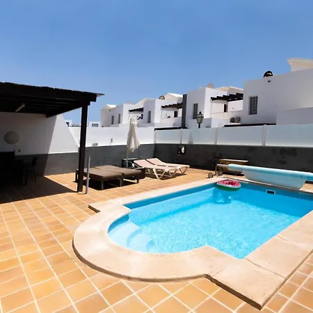 Beautiful And Luxurious With Heated Pool And Free Wi-fi In Playa Blanca. Вилла *