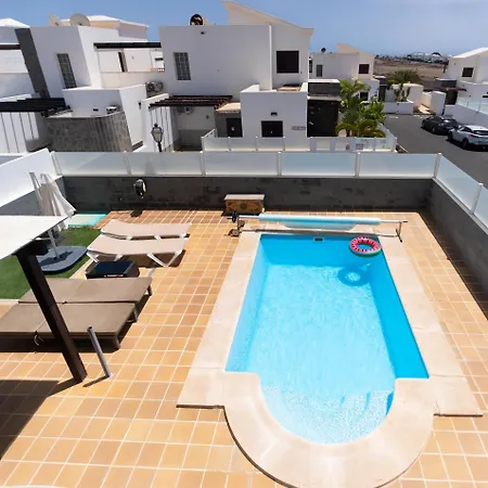 Вилла Beautiful And Luxurious With Heated Pool And Free Wi-fi In Playa Blanca.