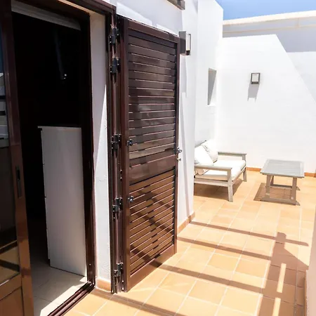 Beautiful And Luxurious With Heated Pool And Free Wi-fi In Playa Blanca. * Коста Бланка
