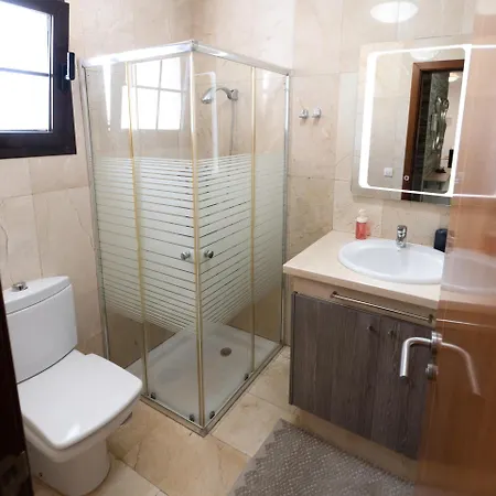 Вилла Beautiful And Luxurious With Heated Pool And Free Wi-fi In Playa Blanca.