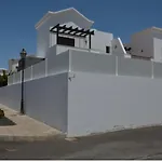 빌라 Beautiful And Luxurious With Heated Pool And Free Wi-fi In Playa Blanca. 플라야블랑카