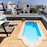 빌라 Beautiful And Luxurious With Heated Pool And Free Wi-fi In Playa Blanca.