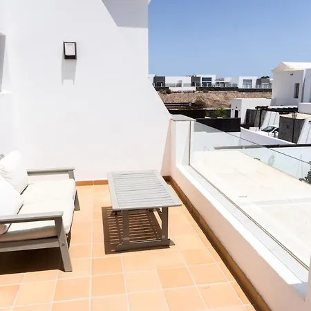 Beautiful And Luxurious With Heated Pool And Free Wi-fi In Playa Blanca. 빌라