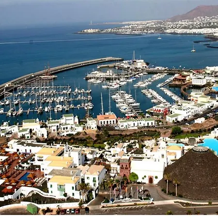 Beautiful And Luxurious With Heated Pool And Free Wi-fi In Playa Blanca.