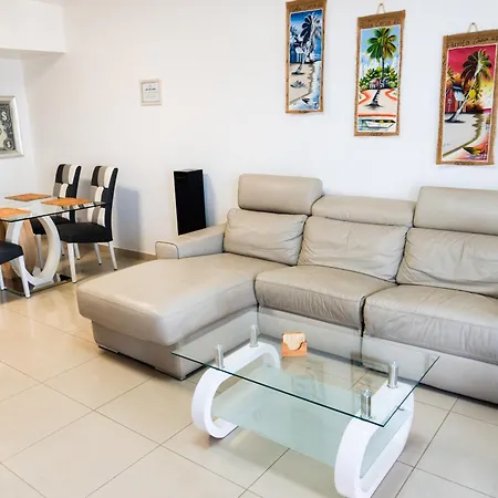 Beautiful And Luxurious With Heated Pool And Free Wi-fi In Playa Blanca. Willa Playa Blanca (Lanzarote)